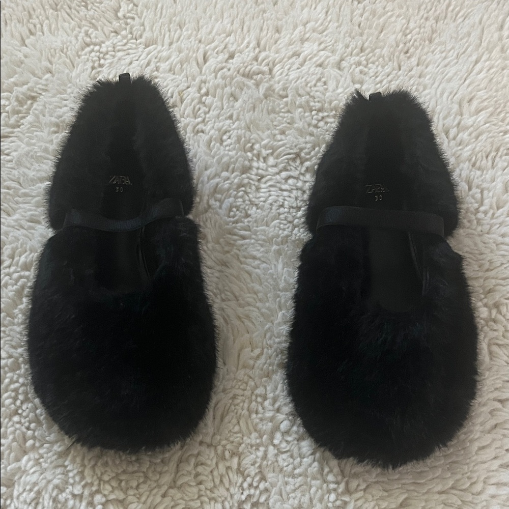 Zara Girl’s Black Faux Fur Ballet Flats Size 12 (30 Euro)